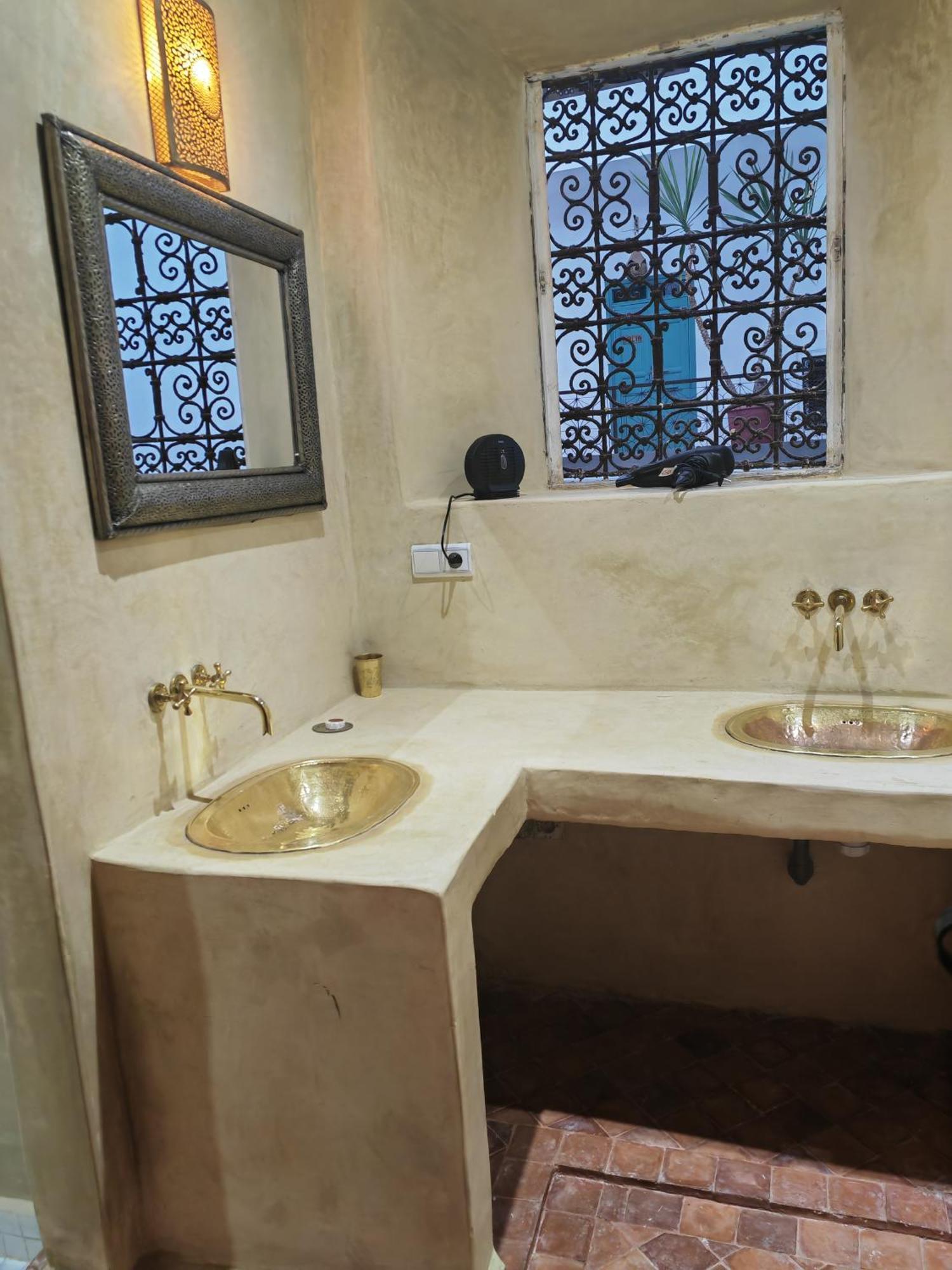 Riad Villa Berna Under Swiss Management Марракеш Экстерьер фото